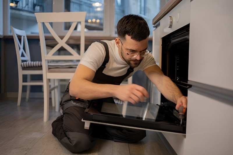 Troubleshooting Your Oven: DIY Tips and When to Seek Oven Repair Service